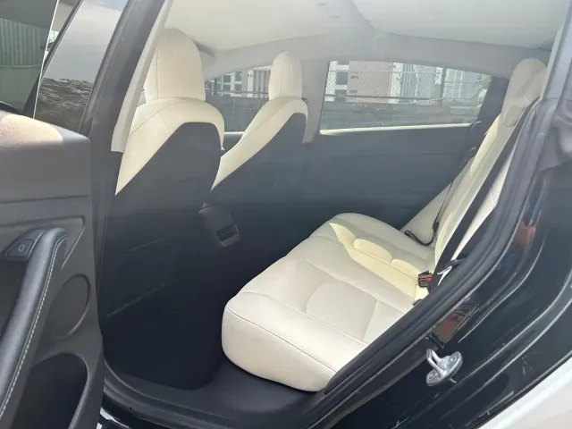 Tesla Model 3 — Фото автомобиля 8
