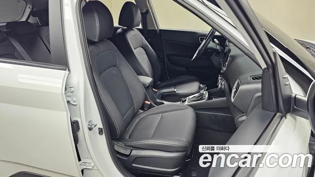 Hyundai Venue — Фото автомобиля 16
