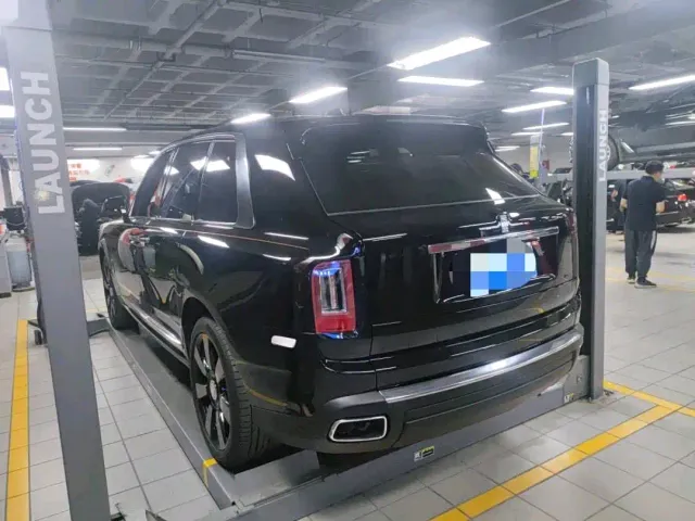 Rolls-Royce Cullinan — Фото автомобиля 2