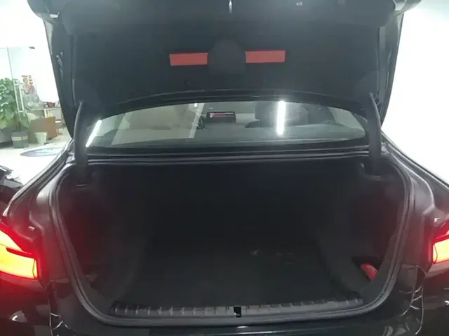 BMW 5 Series — Фото автомобиля 18