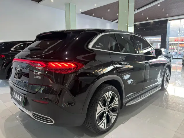 Mercedes-Benz EQE SUV — Фото автомобиля 12
