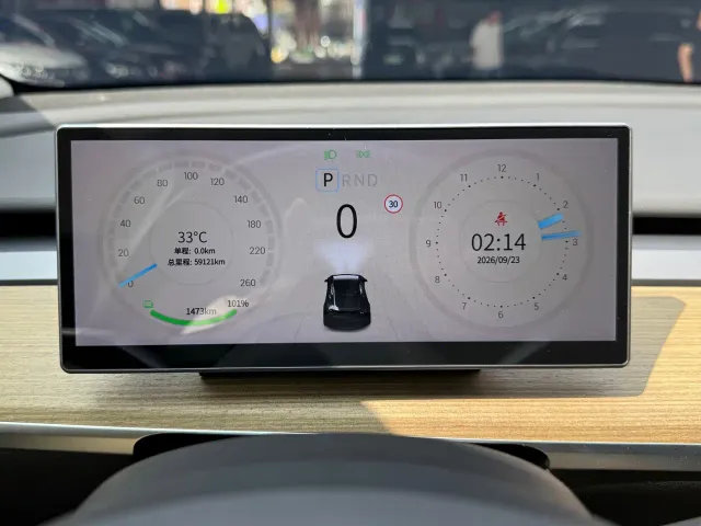 Tesla Model Y — Фото автомобиля 16