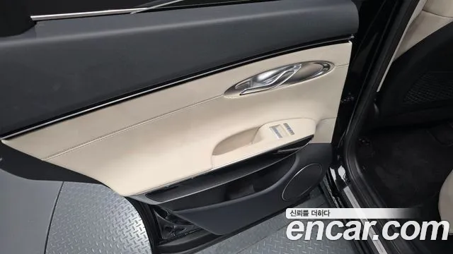 Genesis GV70 — Фото автомобиля 24