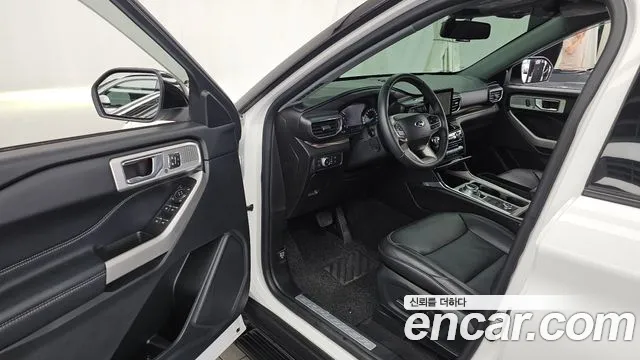 Ford Explorer — Фото автомобиля 10