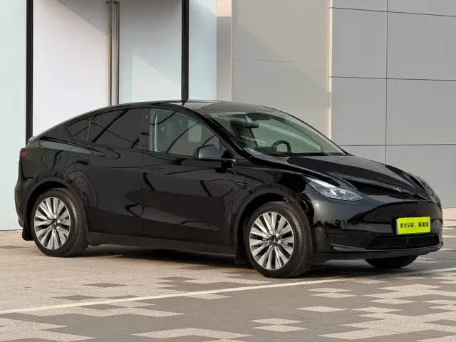 Tesla Model Y 2023 Rear-Wheel Drive Edition — Фото автомобиля 3