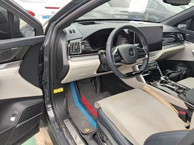 BYD Tang — Фото автомобиля 15