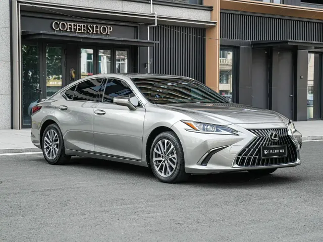 Lexus ES — Фото автомобиля 3