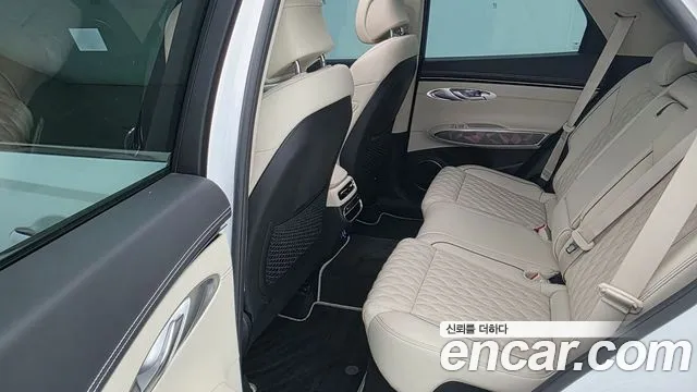 Genesis GV70 — Фото автомобиля 10