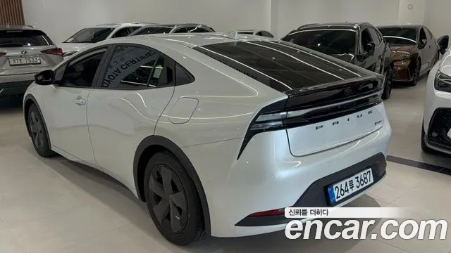 Toyota Prius 5th Gen — Фото автомобиля 2