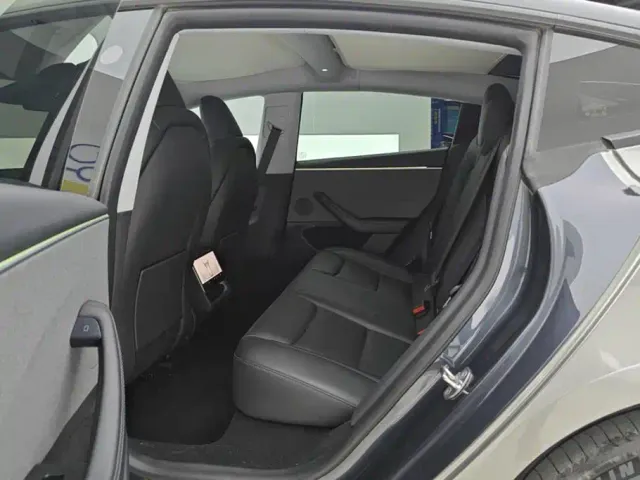 Tesla Model 3 — Фото автомобиля 11
