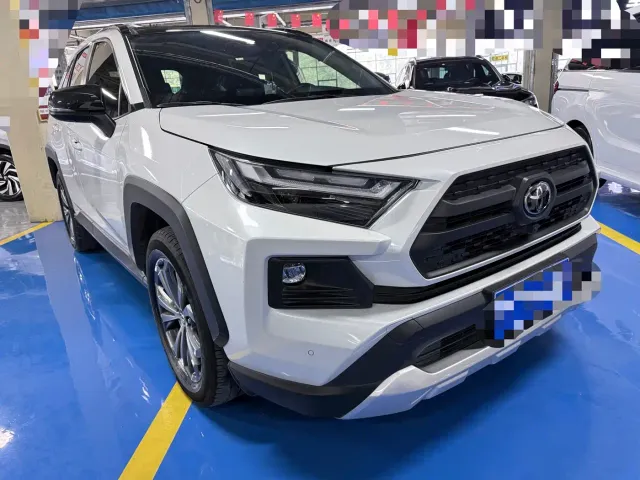 Toyota RAV4 — Фото автомобиля 3