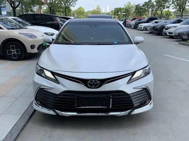 Toyota Camry — Фото автомобиля 2