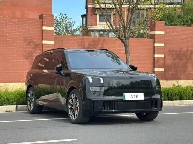 Lynk & Co 900 — Фото автомобиля 3