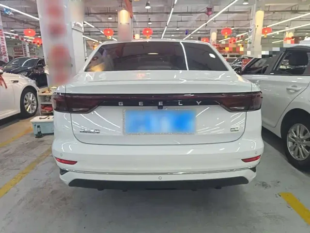 Geely Emgrand — Фото автомобиля 5