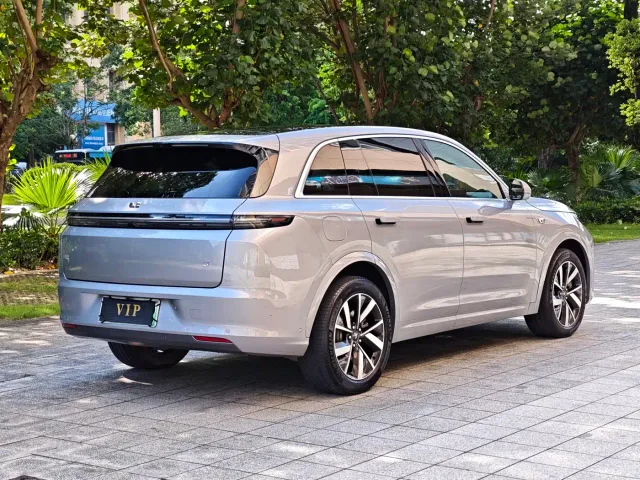 Li Auto L7 — Фото автомобиля 16