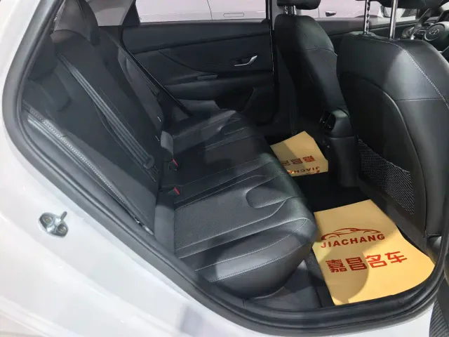 Hyundai Elantra — Фото автомобиля 12