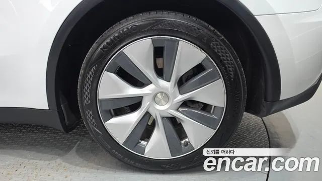 Tesla Model Y — Фото автомобиля 20