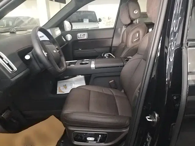 Li Auto L9 — Фото автомобиля 14