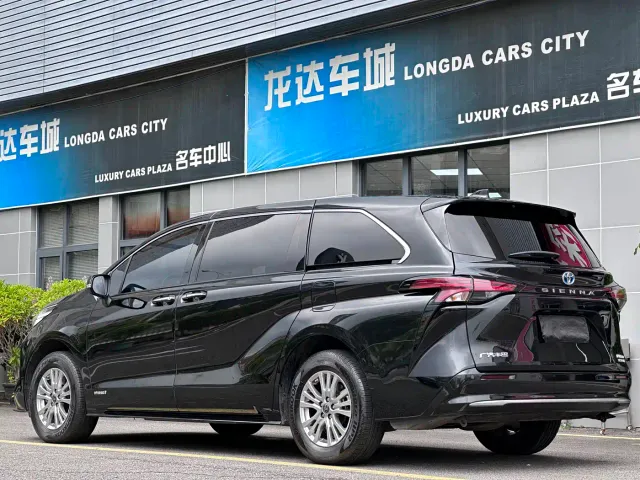 Toyota Sienna — Фото автомобиля 12