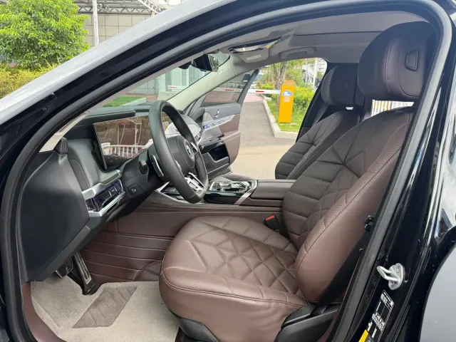 BMW i7 — Фото автомобиля 8