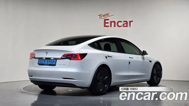 Tesla Model 3 — Фото автомобиля 2
