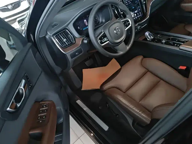 Volvo XC60 — Фото автомобиля 15