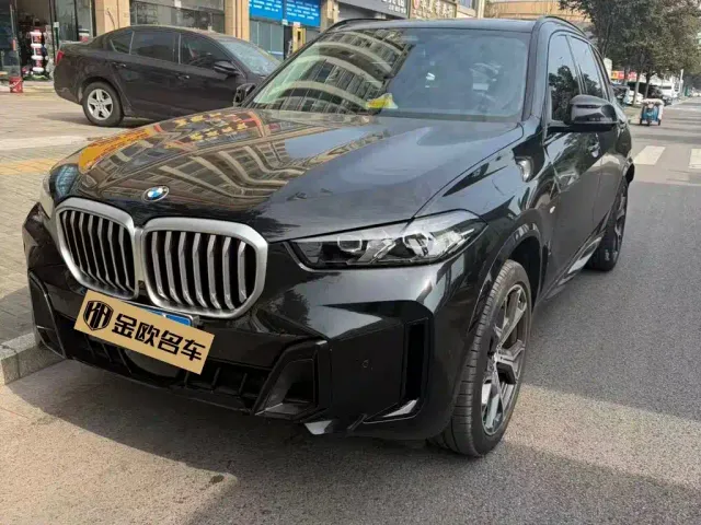 Фотография автомобиля — BMW X5