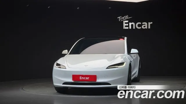 Tesla Model 3 — Фото автомобиля 3
