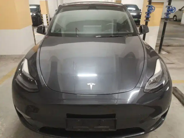 Tesla Model Y — Фото автомобиля 2