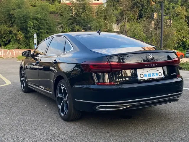 Volkswagen Passat 2024 380TSI Starlight Dragon Soaring Edition — Фото автомобиля 4