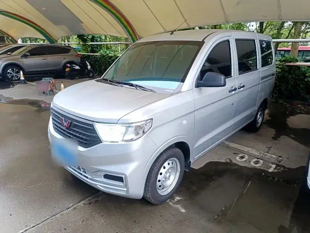 Фотография автомобиля — Wuling Hongguang V