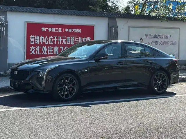 Фотография автомобиля — Cadillac CT5