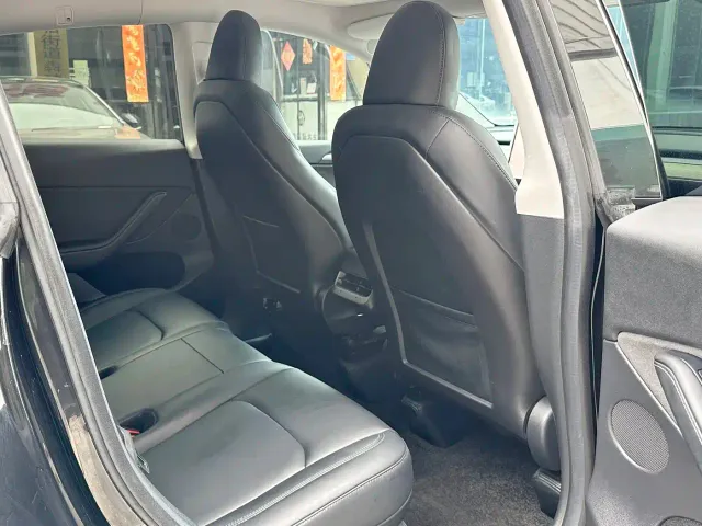 Tesla Model Y — Фото автомобиля 8