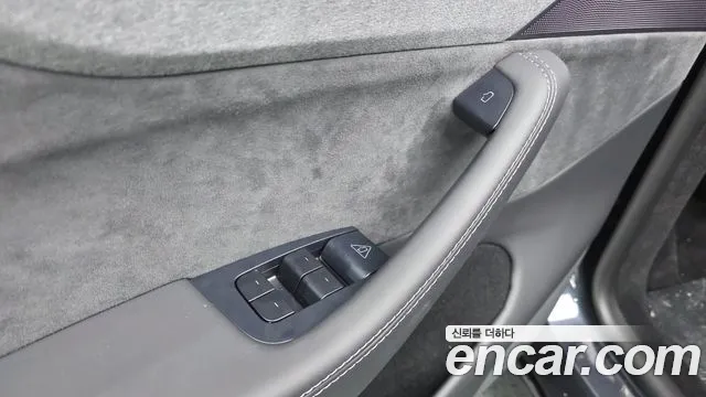 Tesla Model Y — Фото автомобиля 29
