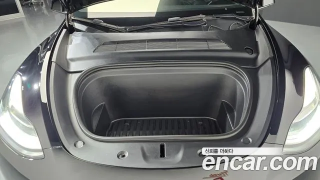 Tesla Model Y — Фото автомобиля 9
