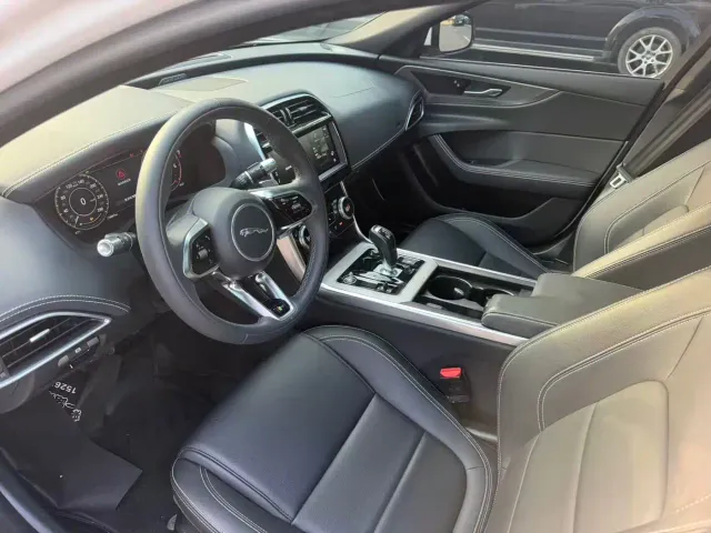 Jaguar XEL — Фото автомобиля 7