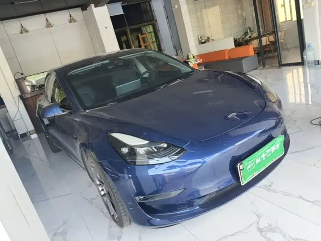 Tesla Model 3 — Фото автомобиля 3