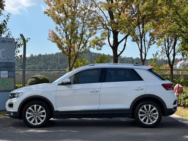 Volkswagen T-Roc — Фото автомобиля 3