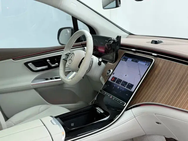 Mercedes-Benz EQE SUV — Фото автомобиля 17