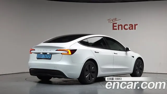 Tesla Model 3 — Фото автомобиля 2