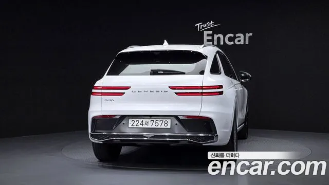 Genesis GV70 2.5T Бензин 2WD — Фото автомобиля 4