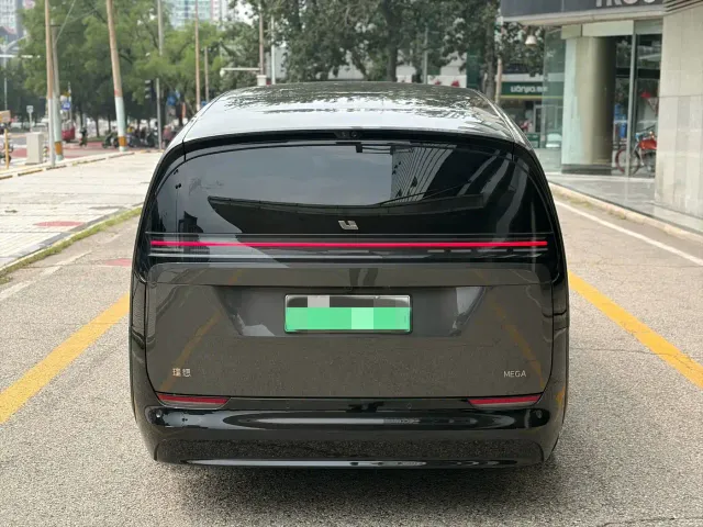 Li Auto MEGA — Фото автомобиля 5