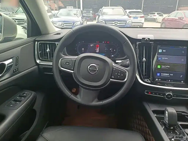 Volvo S60 — Фото автомобиля 10