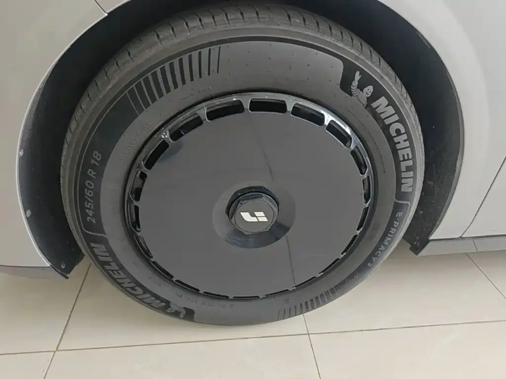 Li Auto Li Auto MEGA 2024 Ultra — Фото автомобиля 22