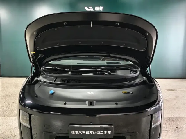 Li Auto i8 — Фото автомобиля 3