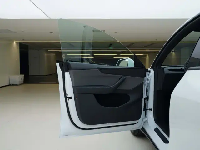 Tesla Model Y — Фото автомобиля 15