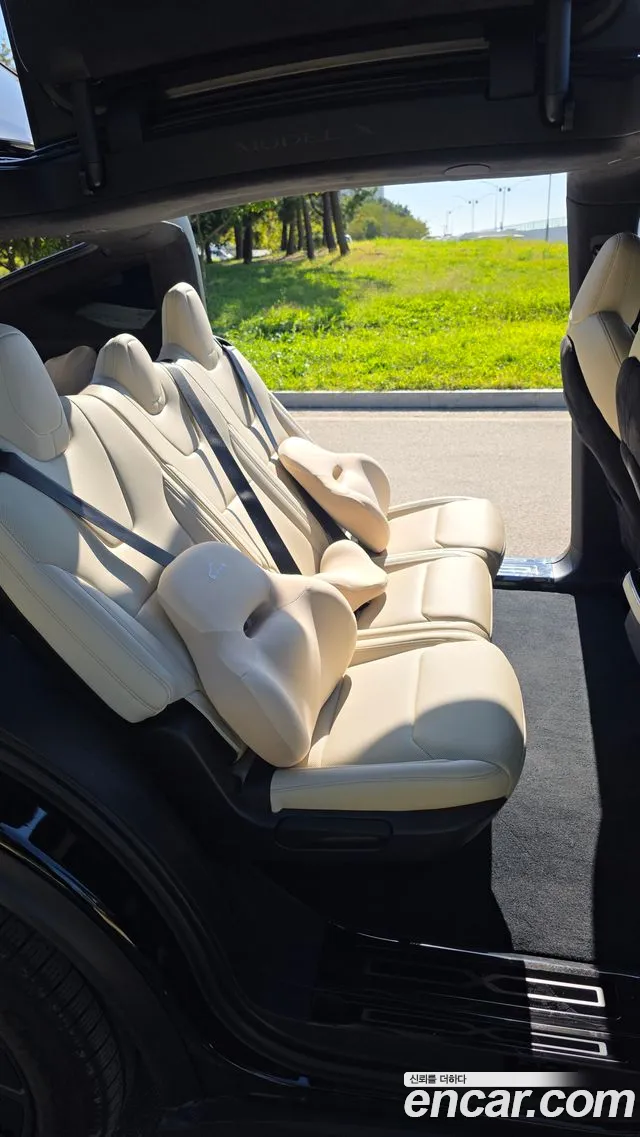 Tesla Model X — Фото автомобиля 7