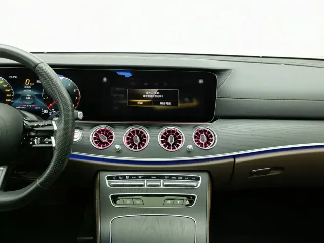 Mercedes-Benz E-Class — Фото автомобиля 12