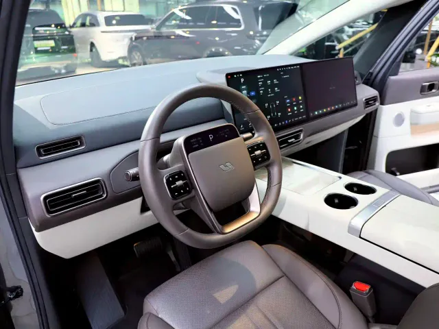 Li Auto MEGA — Фото автомобиля 12