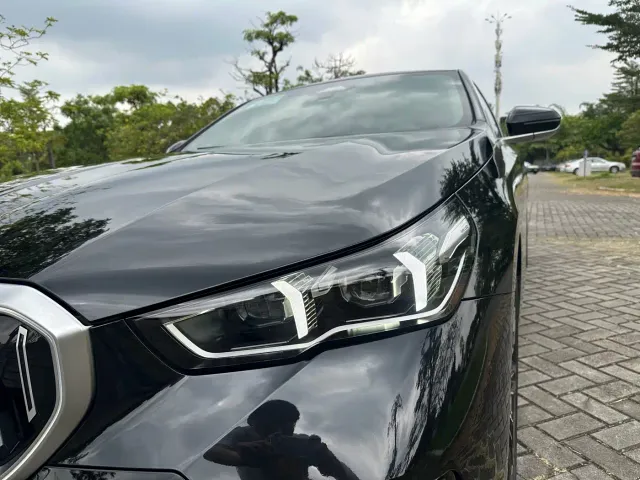BMW 5 Series — Фото автомобиля 24